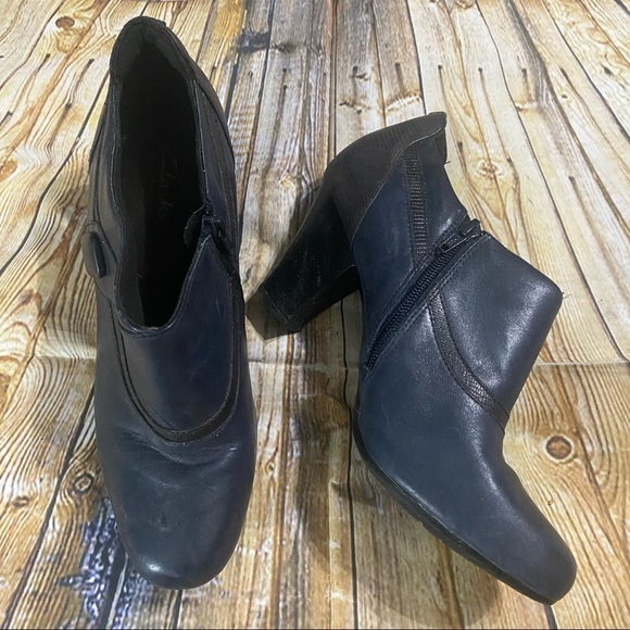 Clarks Bendable’s 60449 Gray Side Zip Heel Booties Size 9.5 - Picture 1 of 6